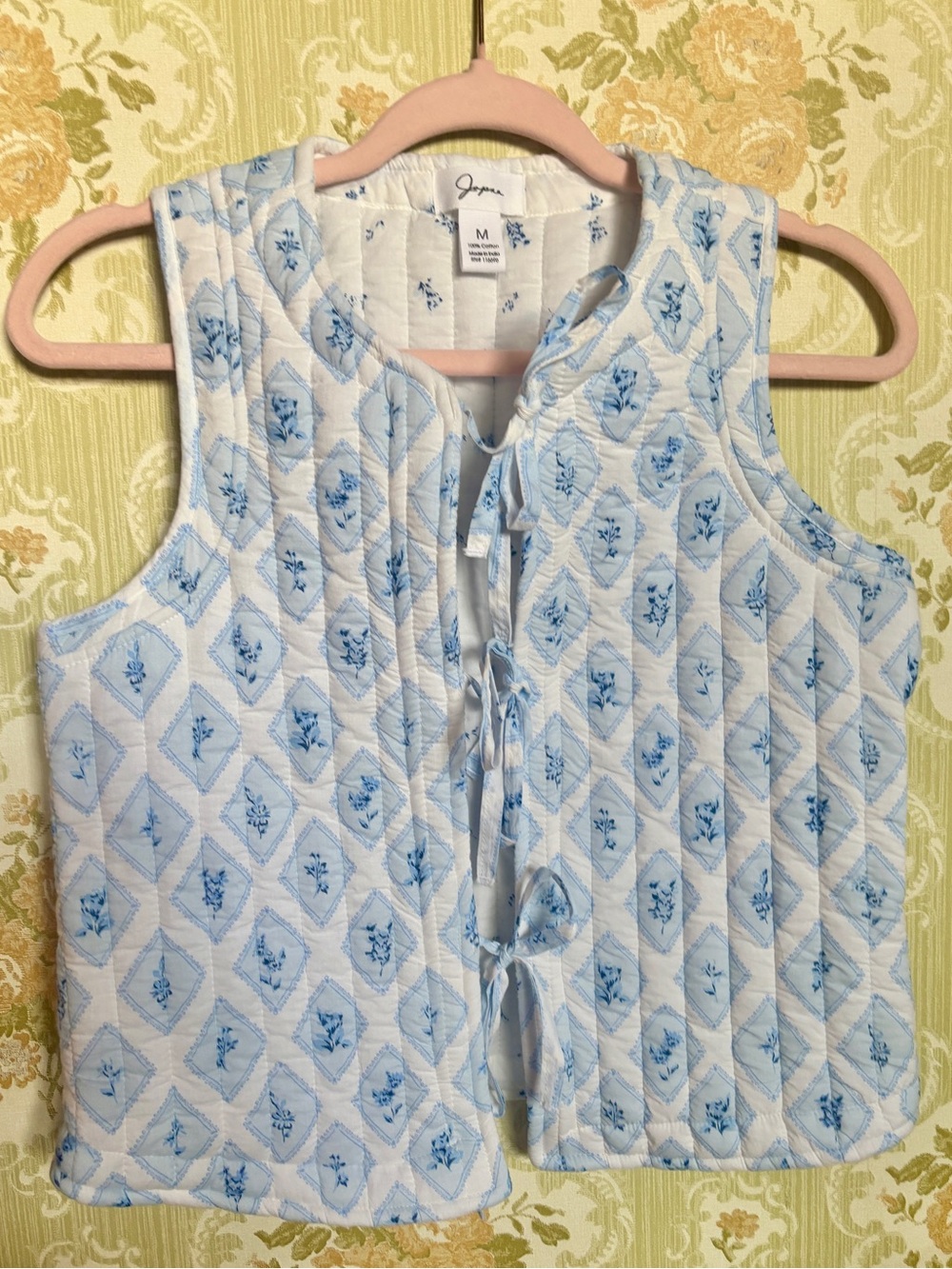 japna blue white floral quilted tie front vest medium cottagecore coastal nwot
